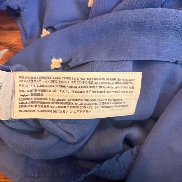 Abercrombie & Fitch Cornflower Blue Wrap Top
Size: Medium - Picture 6 of 9